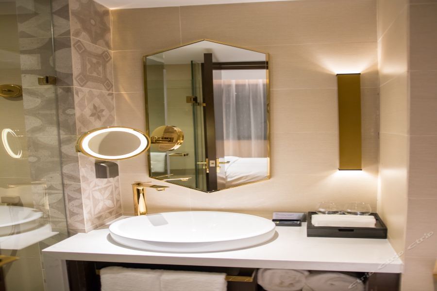 Hotel Yitel Premium 4*